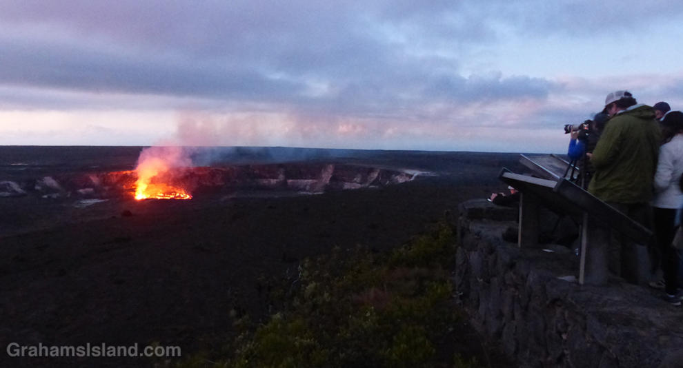 Daybreak reveals the onlookers gathered at the Jaggar Museum viewing point.