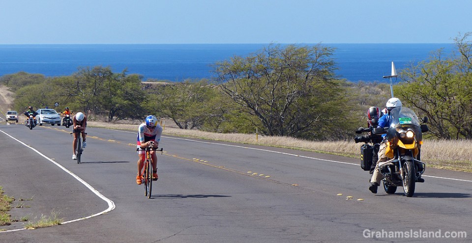 The leaders in the women's race in 2017 Ironman World Championship approach Hawi.