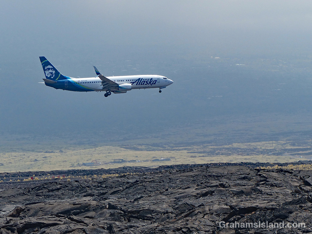 Plane landing at Kailua-Kona airport