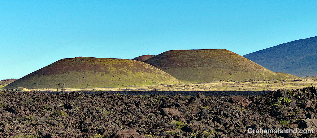 Pu'us between Mauna Kea and Mauna Loa