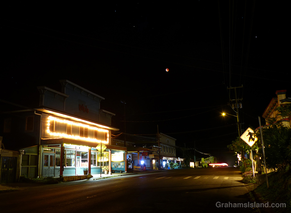 blood moon over hawi