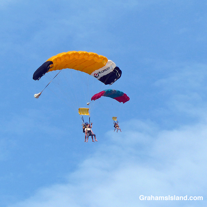 Skydivers over Upolu, Hawaii