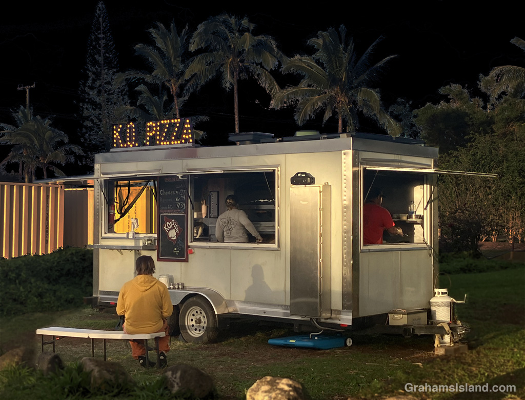 The KO PIzza Food truck in Hawaii at night