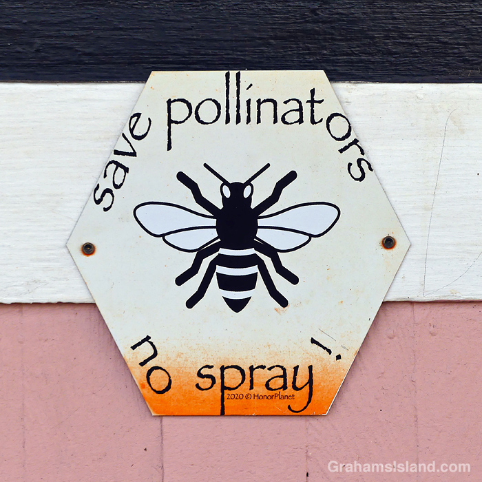 A No Spray sign in Hawaii