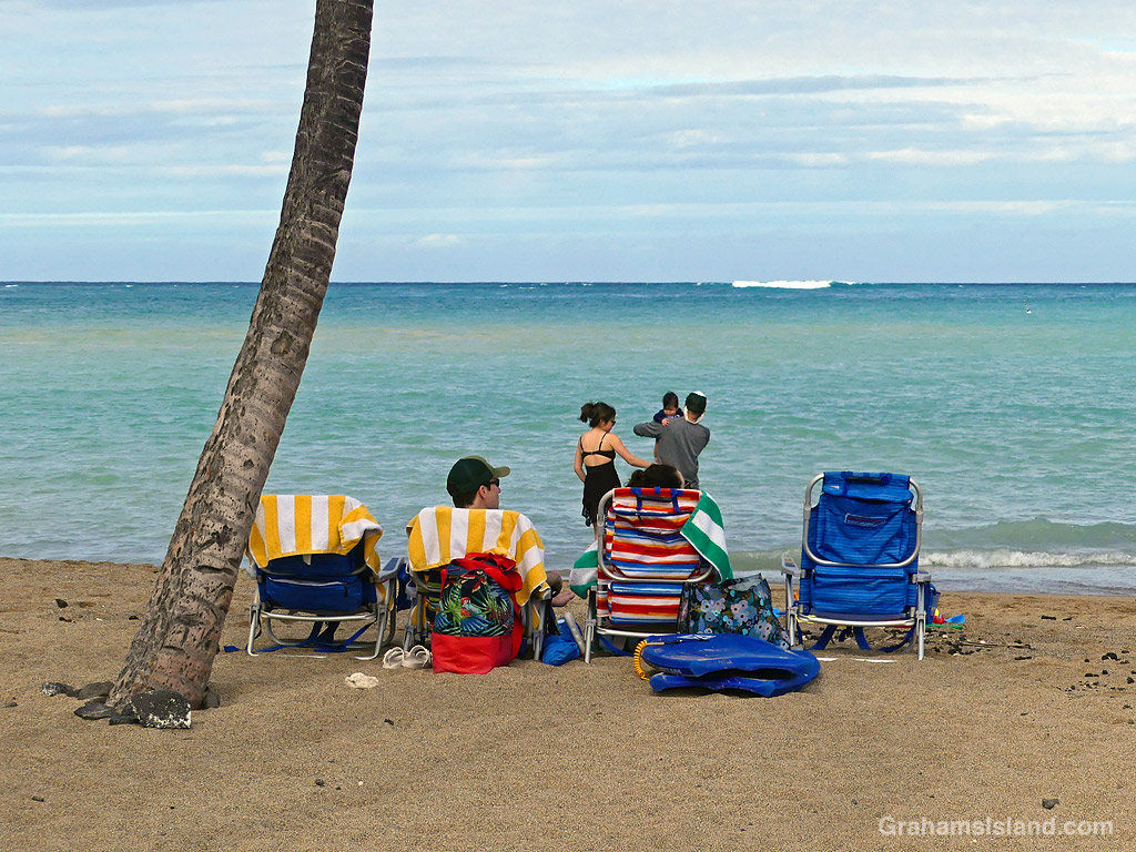 Beach-goers at Anaehoʻomalu Bay in Hawaii