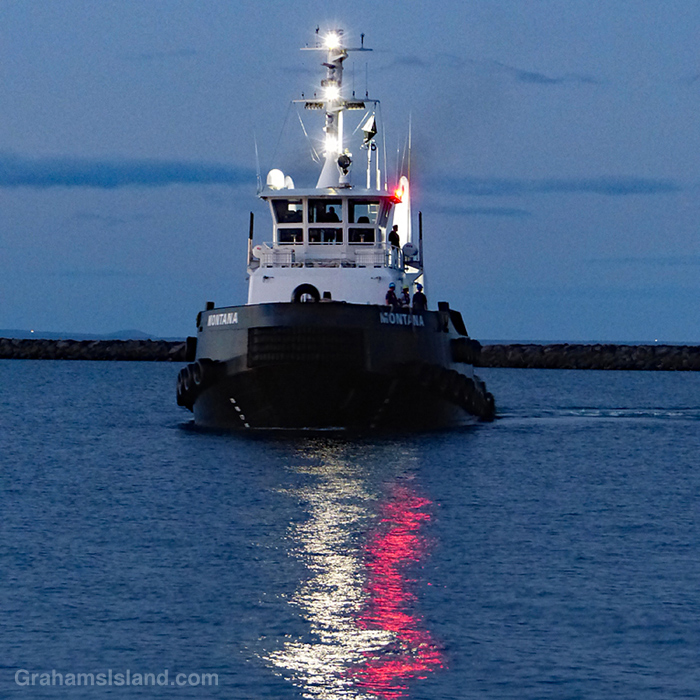 A tug in Kawaihae Harbor, Hawaii, in the early morning