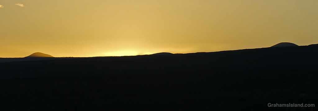 Sunrise over the saddle between Mauna Kea and Kohala Mountain in Hawaii
