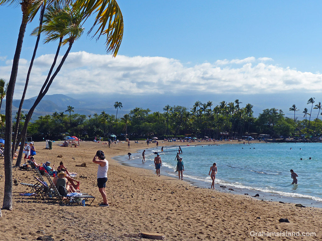 Anaehoʻomalu Bay beach in Hawaii