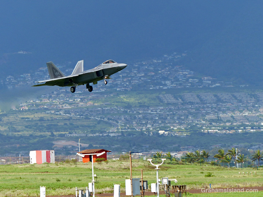 An F-22 flies low over Kahalui Airport in Maui