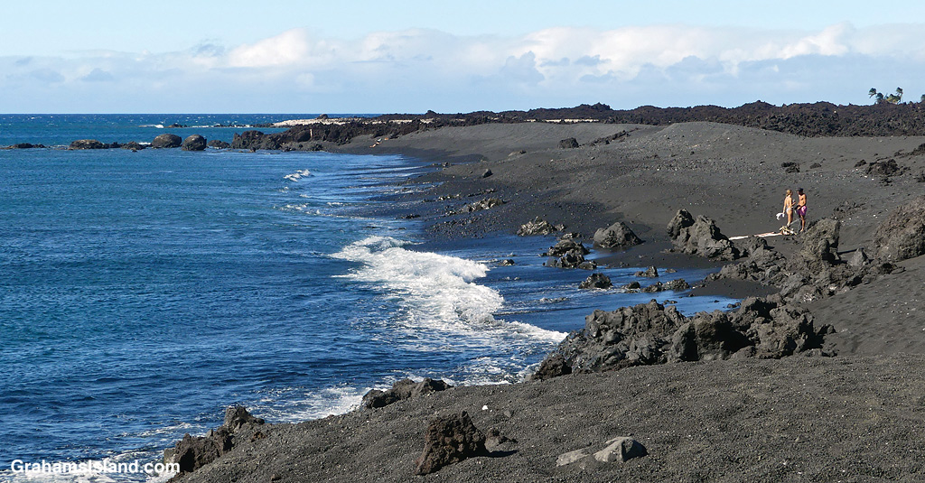 Keawaiki black sand beach in Hawaii